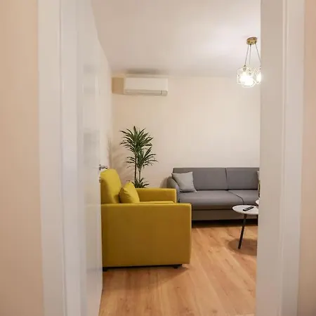 Lively Center Of Apartment