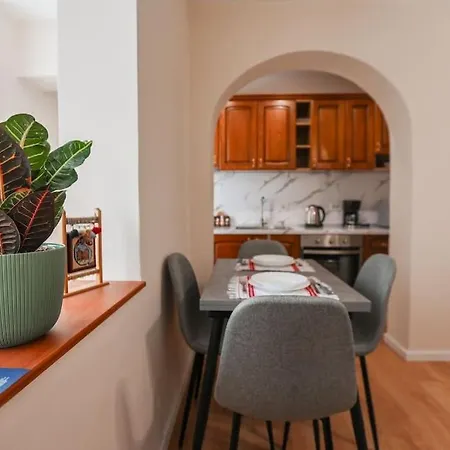 Apartment Lively Center Of
